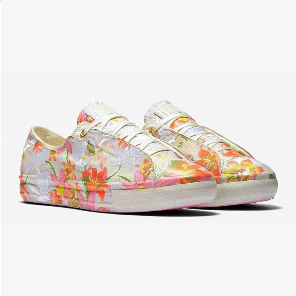 CONVERSE-X-PATBO-FLORAL-CHUCK-TAYLORs sz: 6.5